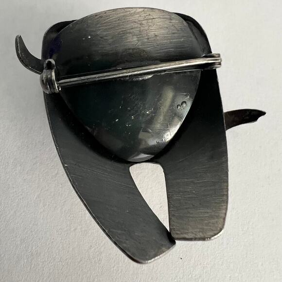 Distressed silver tone elephant pin brooch - Picture 6 of 8